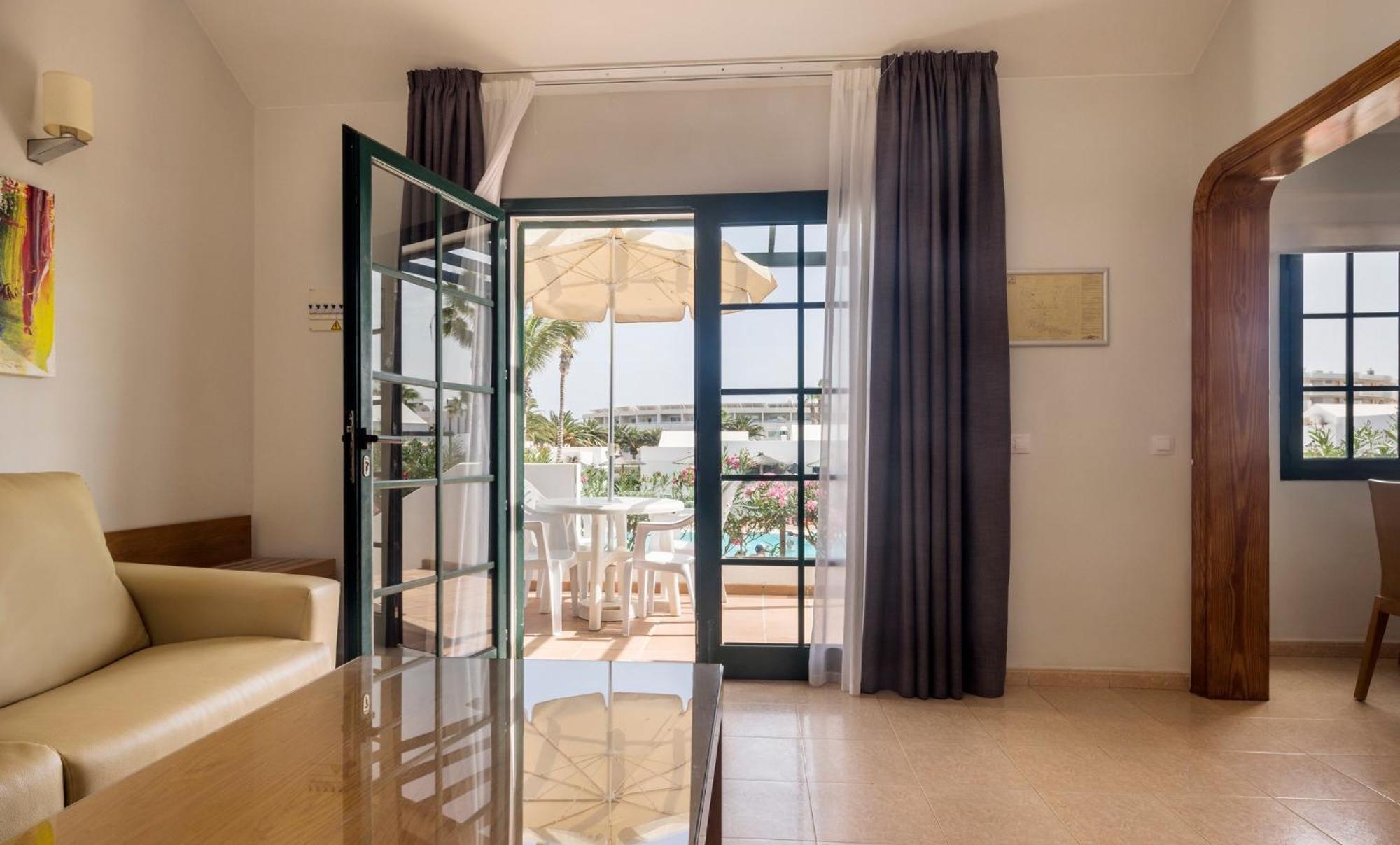 Ilunion Costa Sal Lanzarote Aparthotel Puerto del Carmen  Bilik gambar